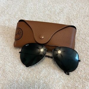 Ray-Ban Large Aviator Sunglasses 62in Black RB3025